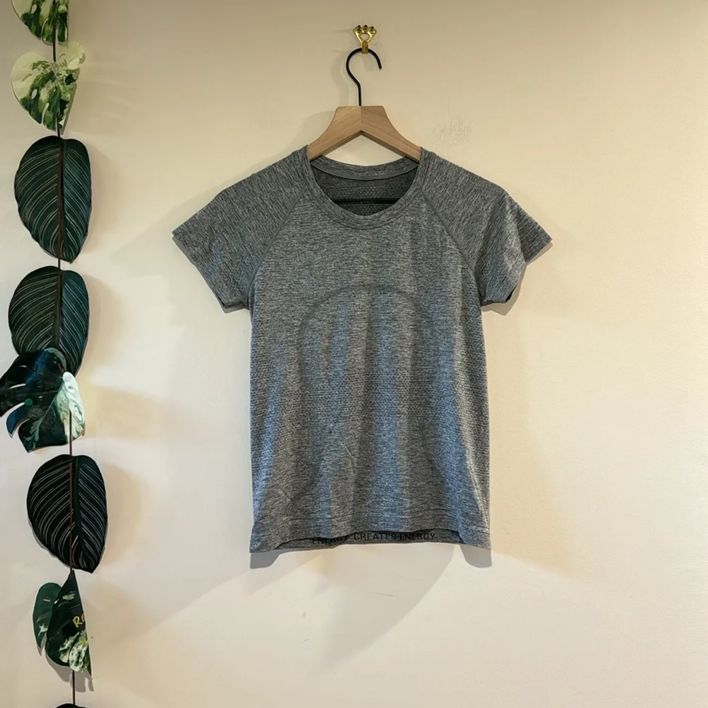 Lululemon‎ Gray Swiftly Tee Size 6 - Short Sleeve 2.0